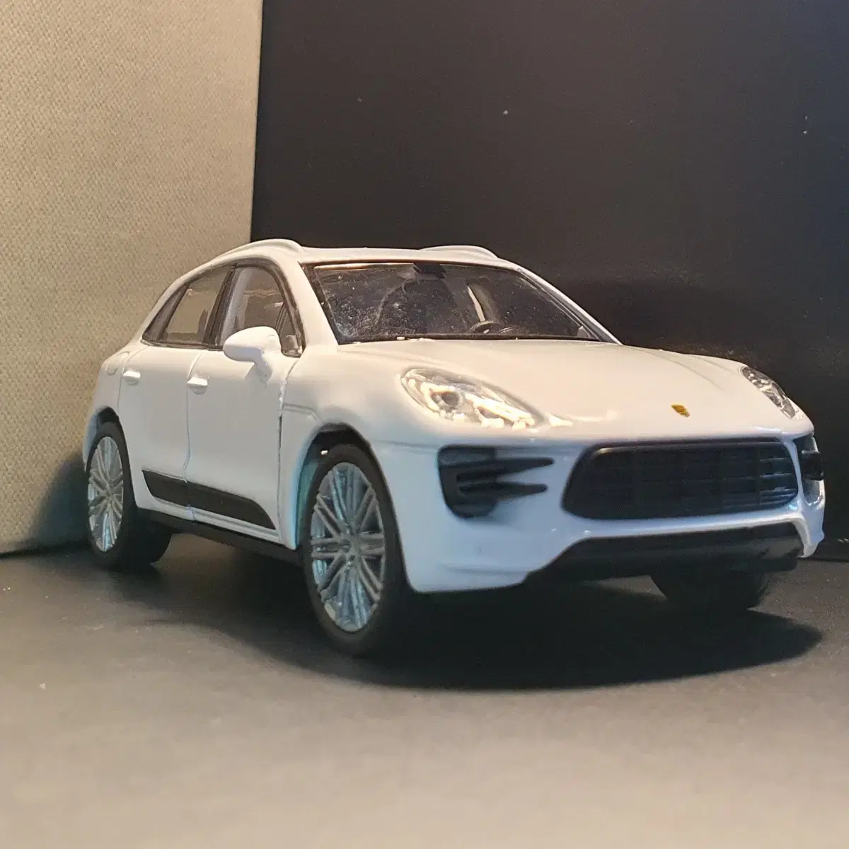 포르쉐(PORSCHE Macan TURBO)자동차 피규어