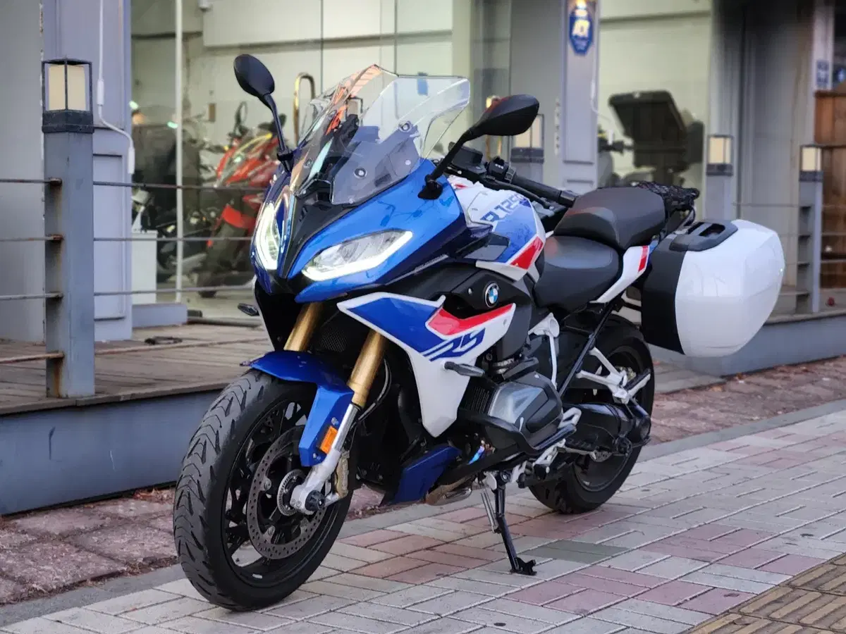 2023년식 BMW R1250RS 1인신조 3752KM 판매합니다.