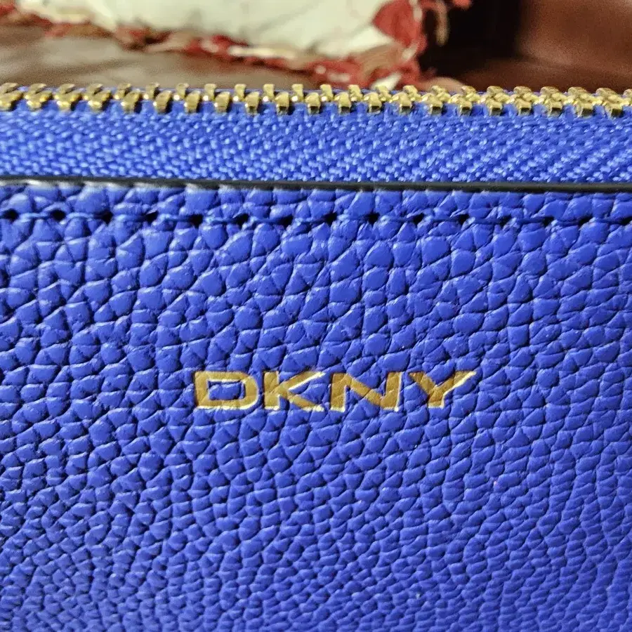 DKNY 장지갑 미사용 새상품