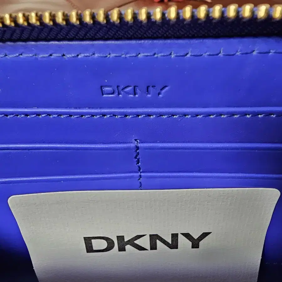 DKNY 장지갑 미사용 새상품