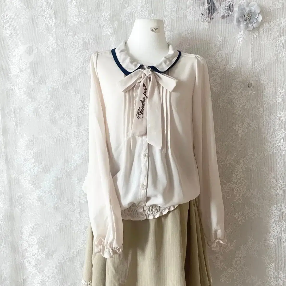 a.r.w mute cream ribbon blouse