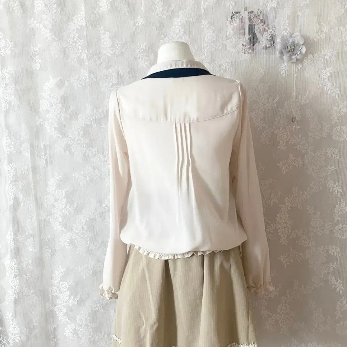 a.r.w mute cream ribbon blouse