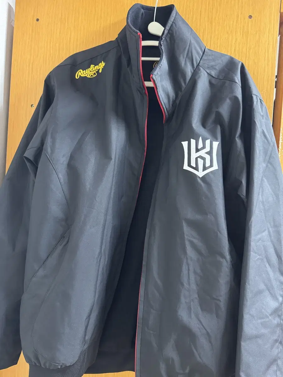 kt Wiz windbreaker for players