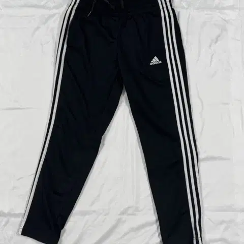 ADIDAS ESSENTIAL TRACKPANTS