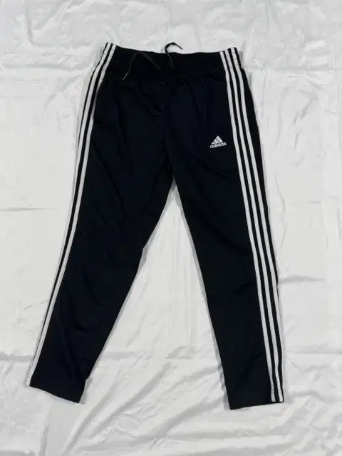 ADIDAS ESSENTIAL TRACKPANTS