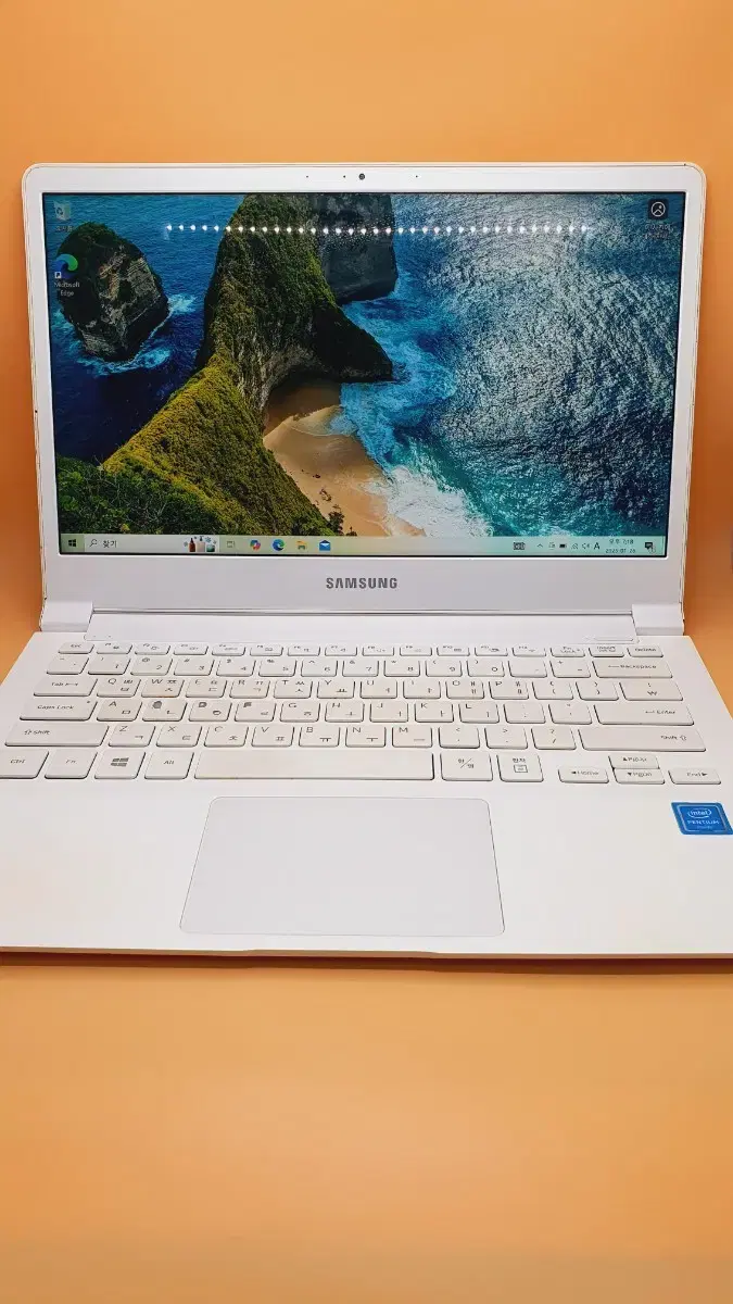 Samsung Notebook 9 Metal, Pentium 4405U, NT900X3L-K24W