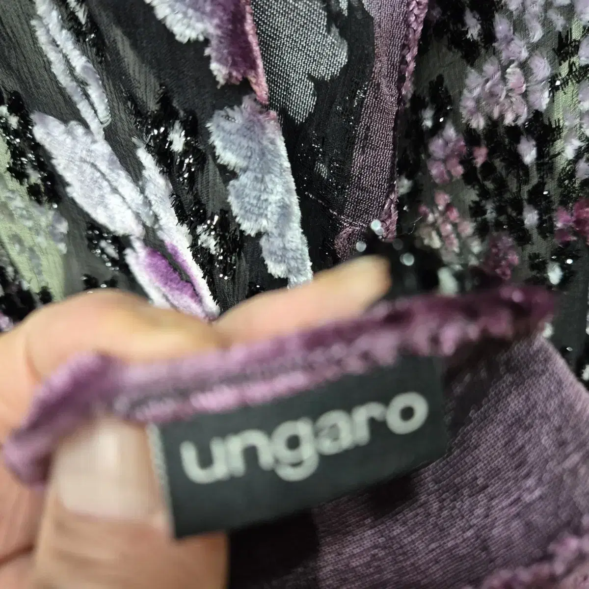 ungaro 벨벳 머플러