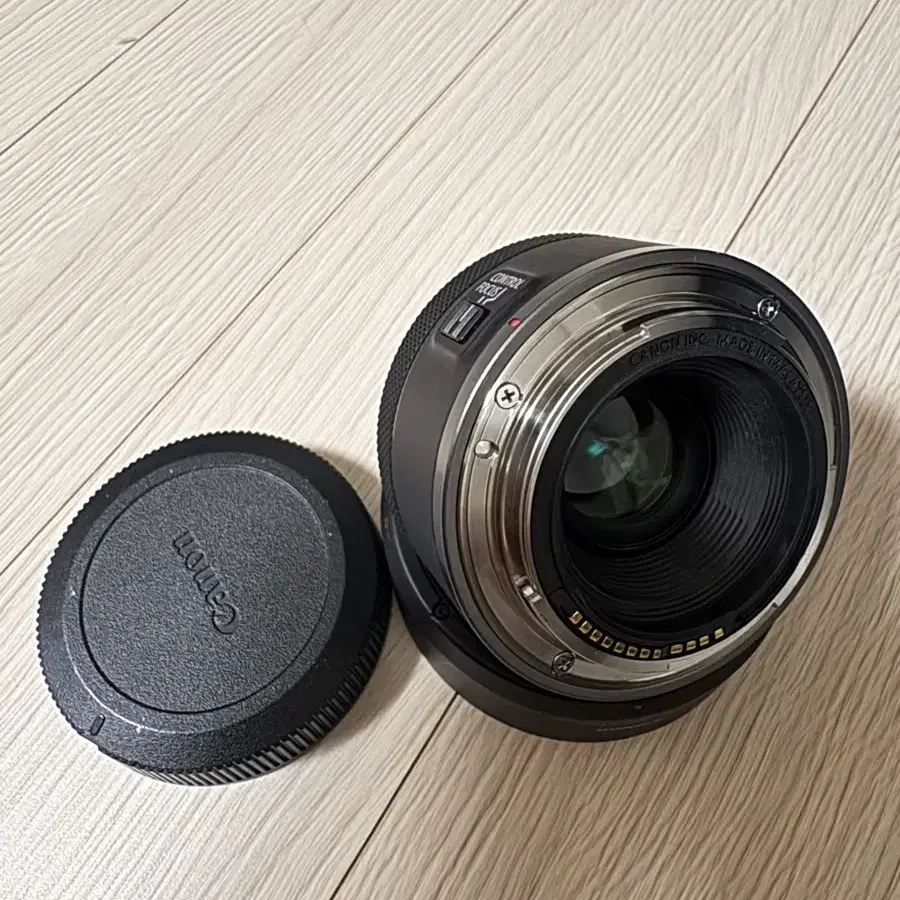 RF50mm F1.8 STM