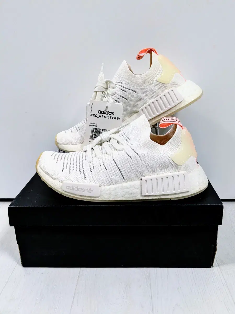 [새상품] 아디다스 런닝화 NMD PK 스텔스 한정판 220mm