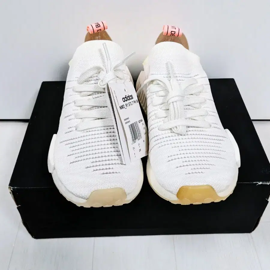 [새상품] 아디다스 런닝화 NMD PK 스텔스 한정판 220mm