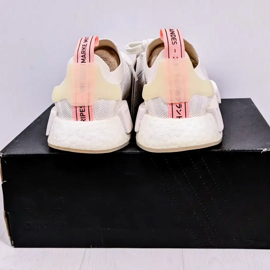 [새상품] 아디다스 런닝화 NMD PK 스텔스 한정판 220mm