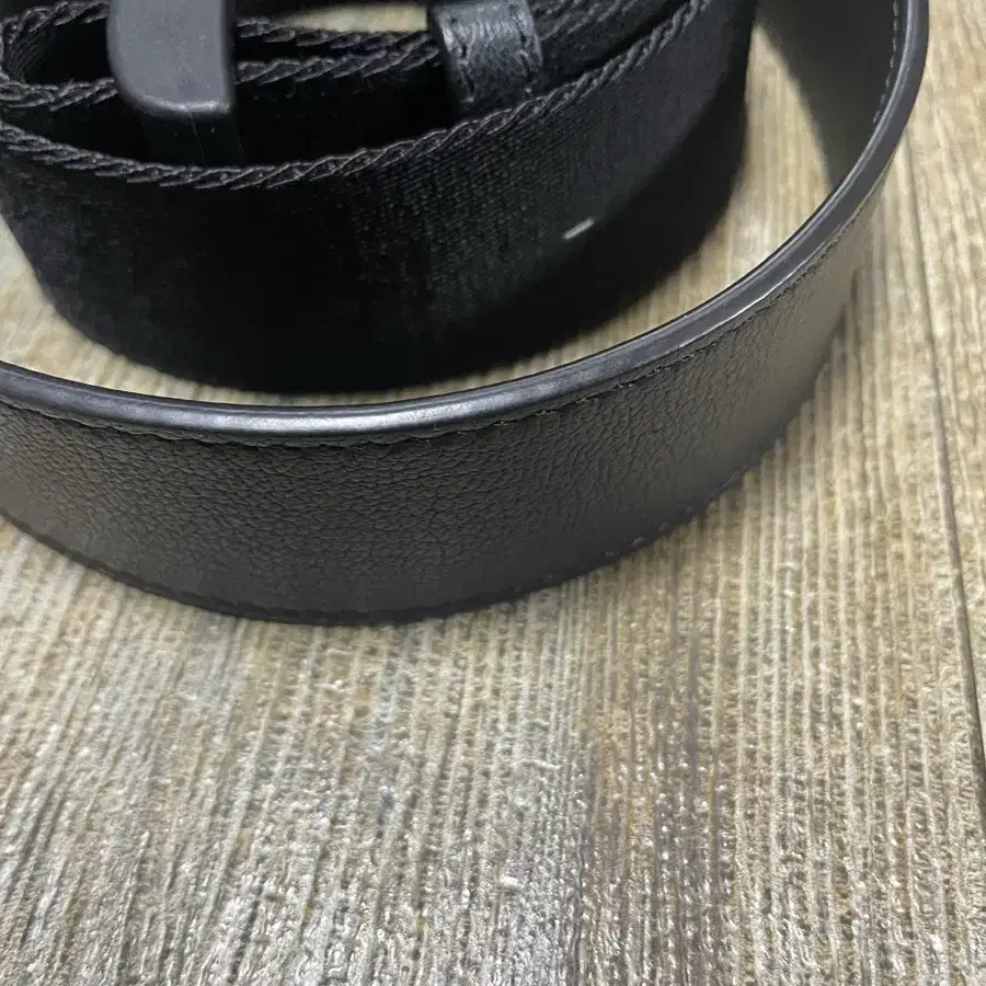 지방시 Black 4G Release Buckle 벨트