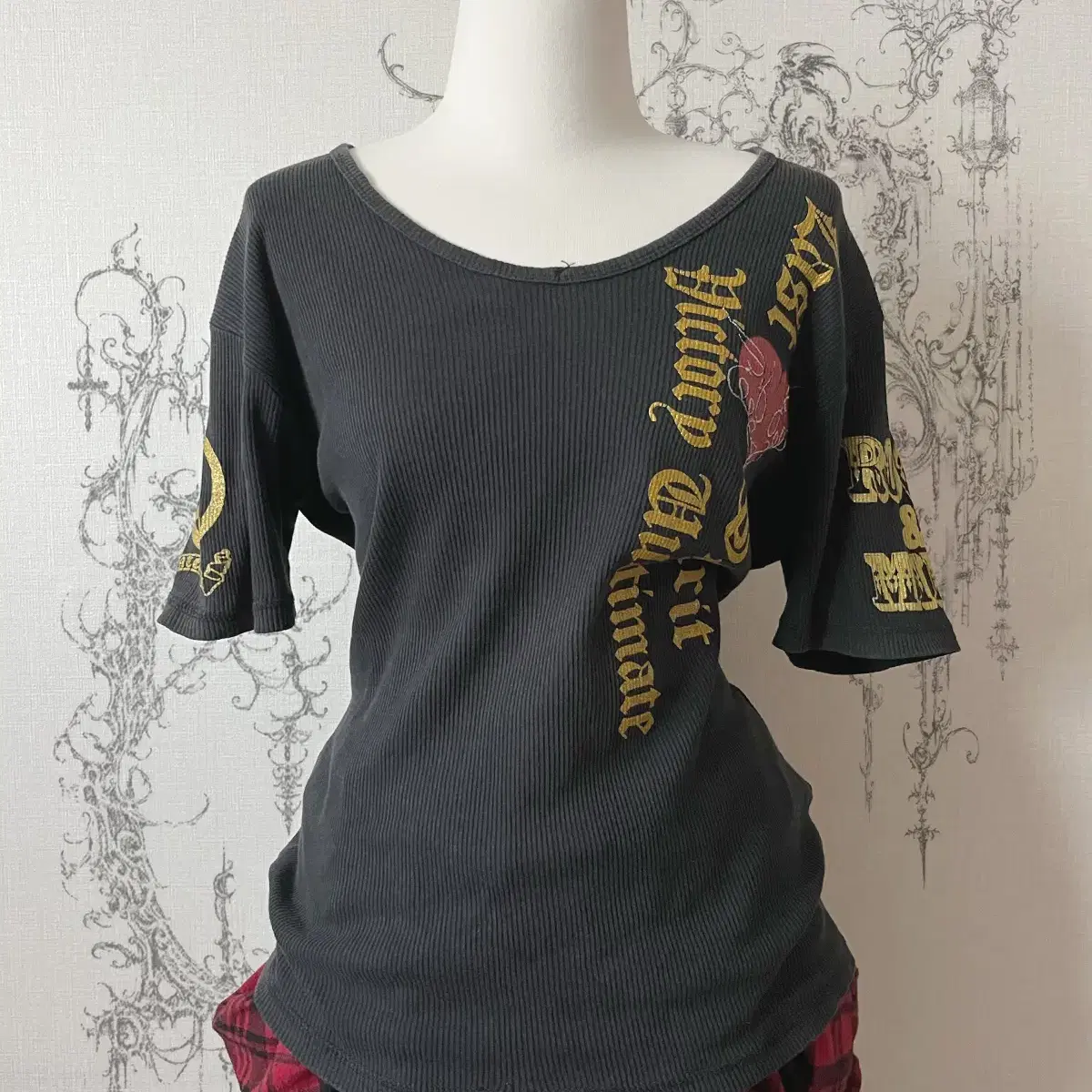 gold gothic graphic t