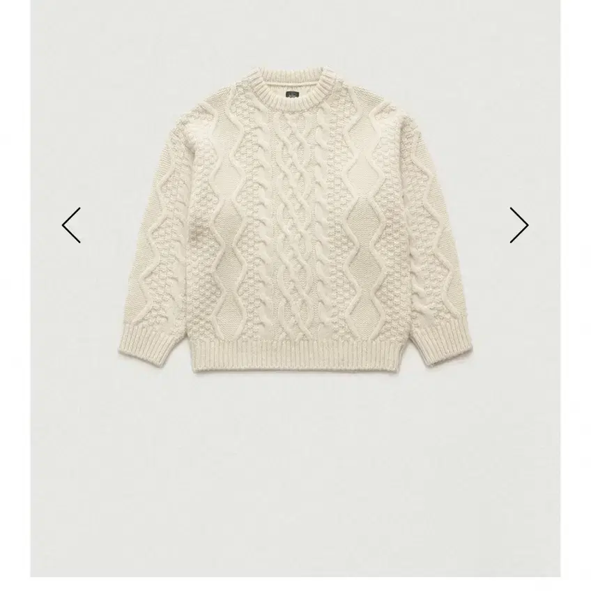 더바넷 Lattice Pastry Cable Knit Sweater