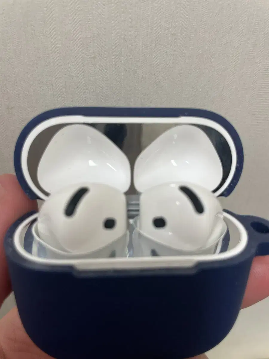 AirPods 4 Active Noise Canceling