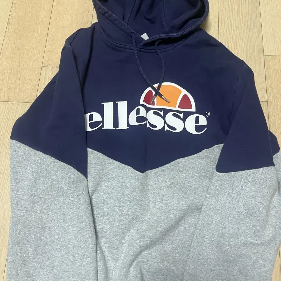 ellesse 후드티