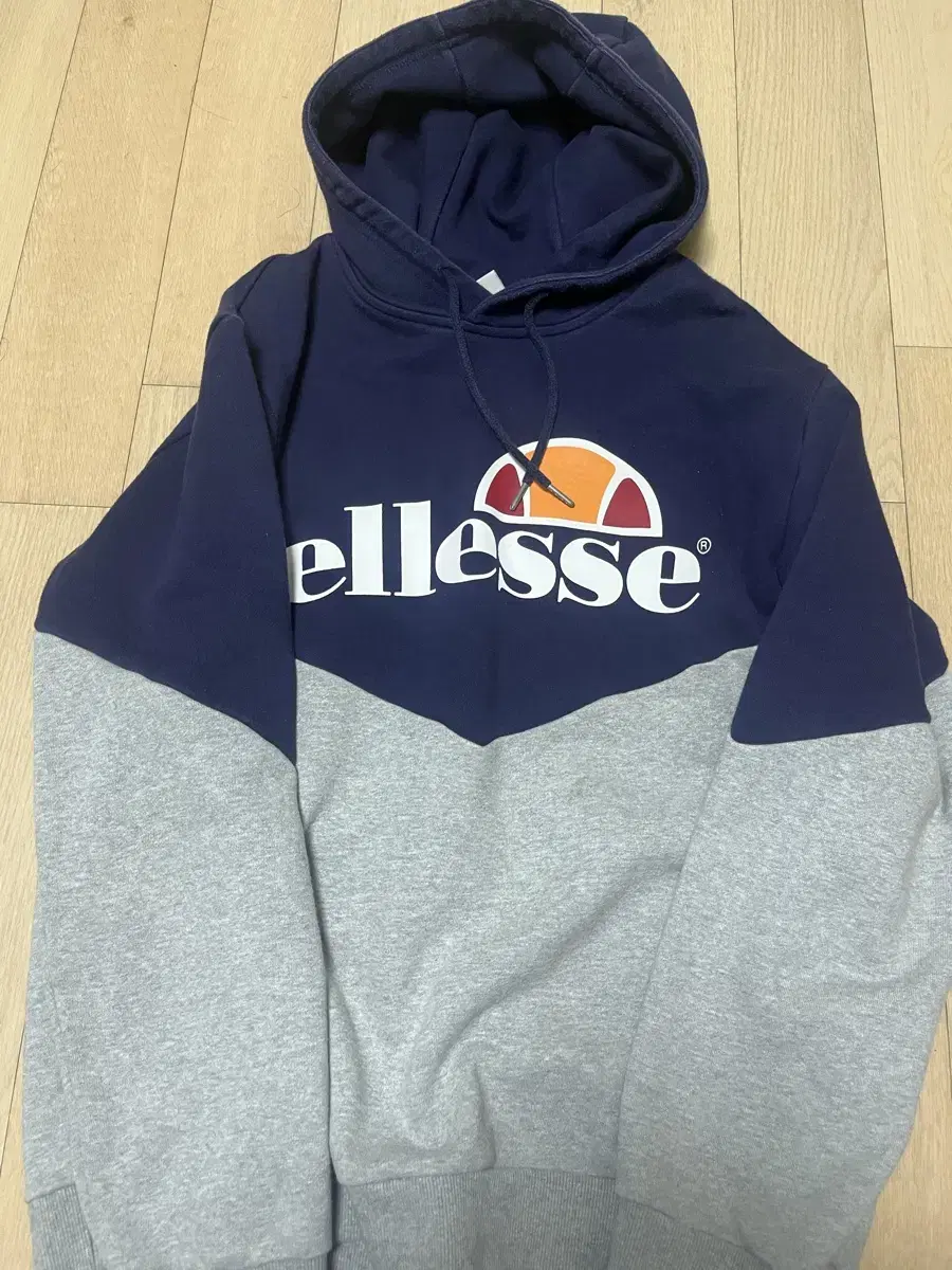 ellesse 후드티