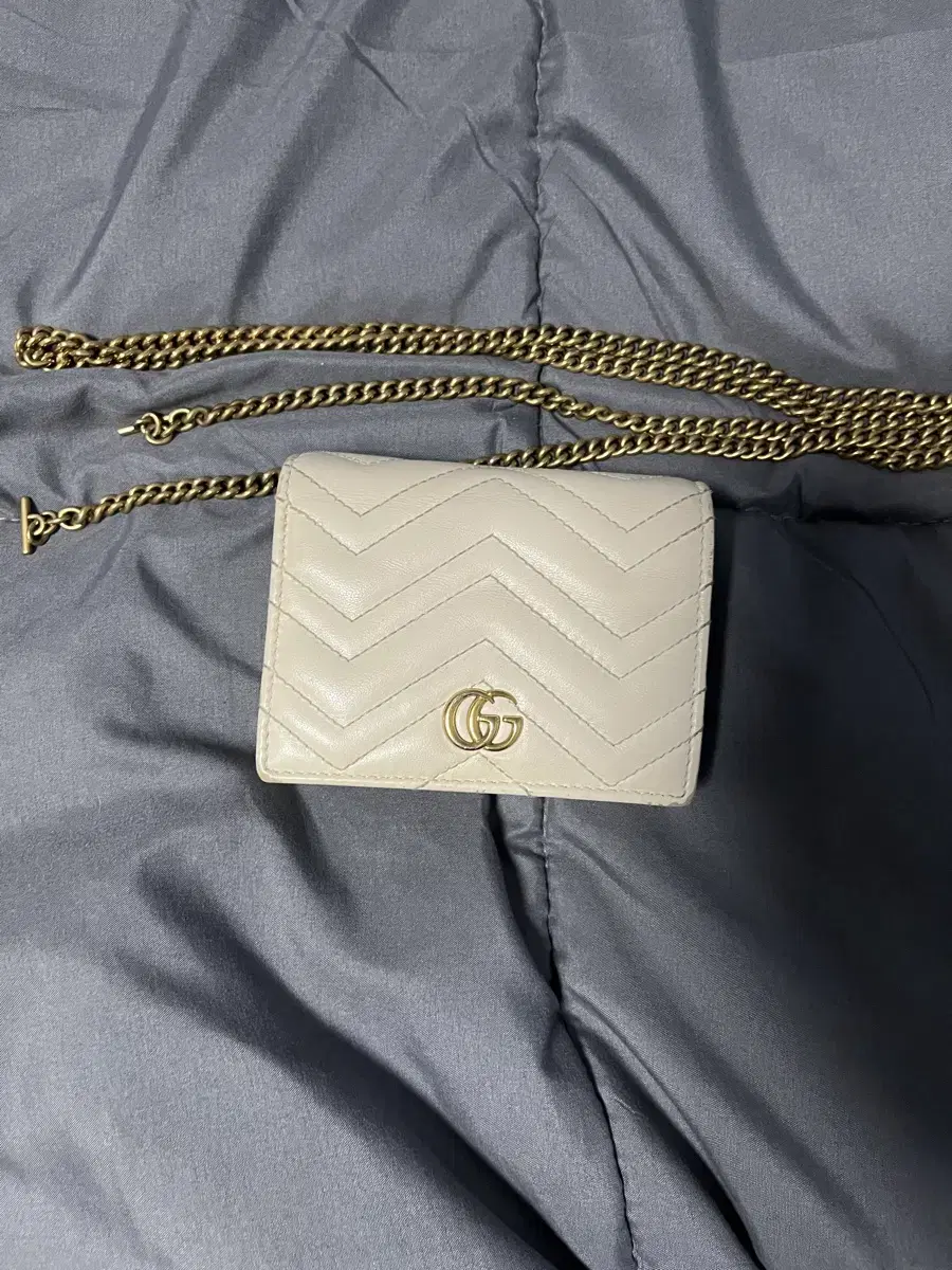 GUCCI Mamont Chain Wallet Matelasse Mystic White