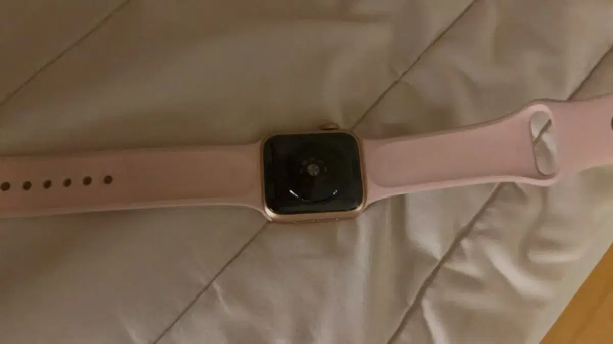 Apple Watch SE Rose Gold Please contact us at sell 