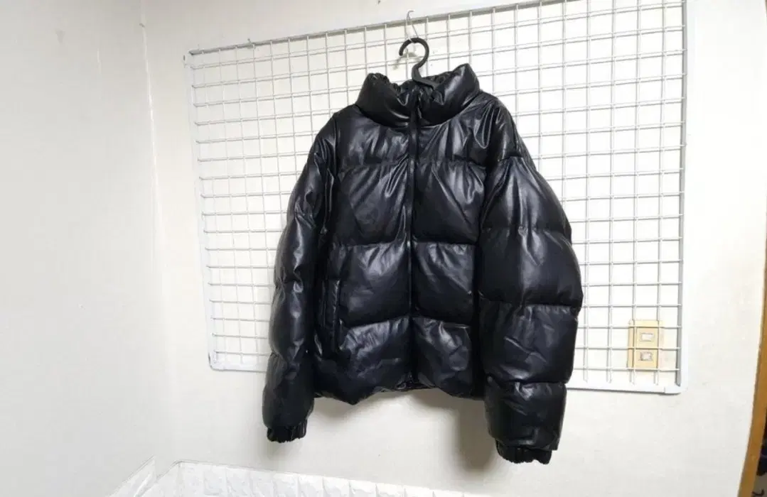 Spao (artificial leather) duck down padded jacket (men's 105)