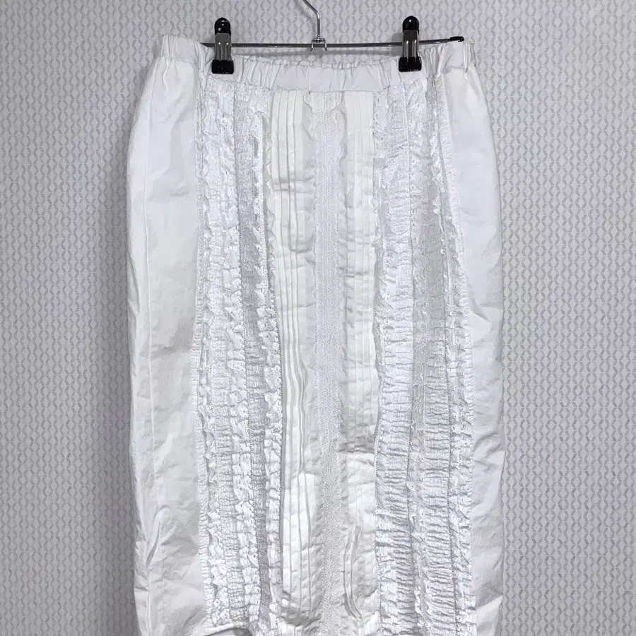 Frill lace white skirt