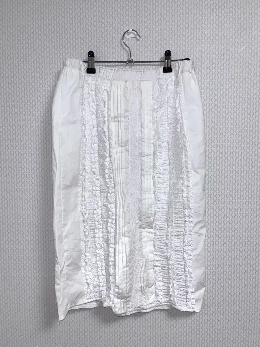 Frill lace white skirt