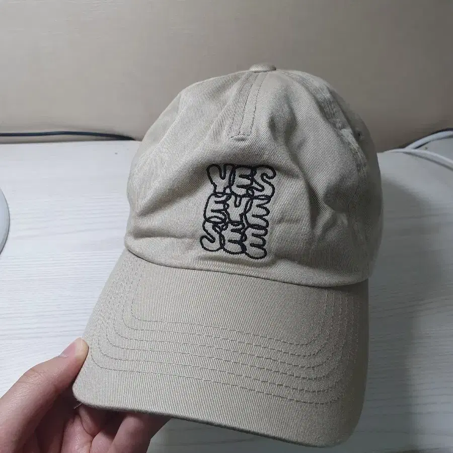 예스아이씨 베이지 볼캡 C-Logo Cap Beige 1.5