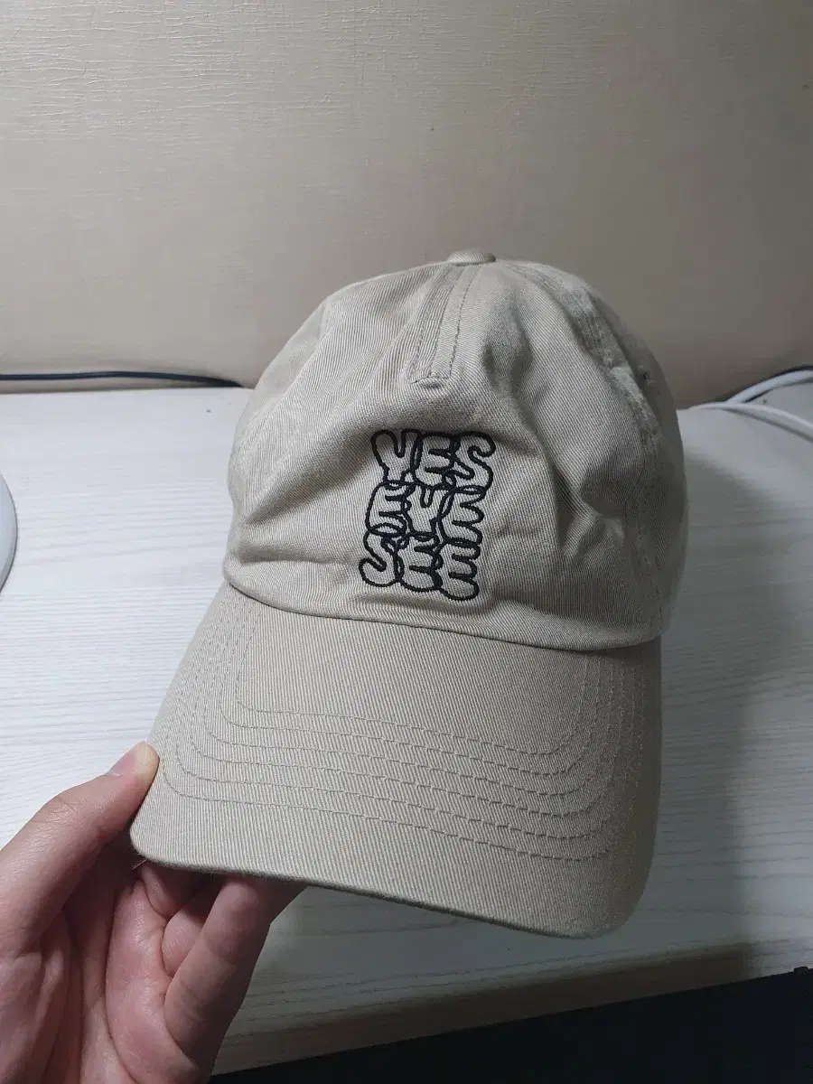 예스아이씨 베이지 볼캡 C-Logo Cap Beige 1.5