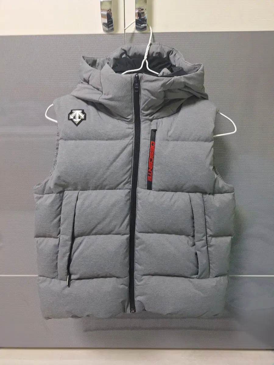 Descente Padding Vest