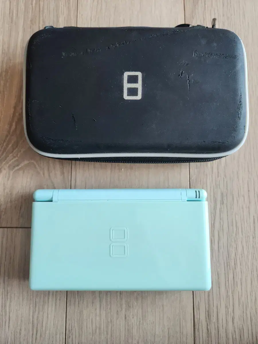 닌텐도 DS lite (칩 2개, 충전기, 펜 포함, 상태 좋음)