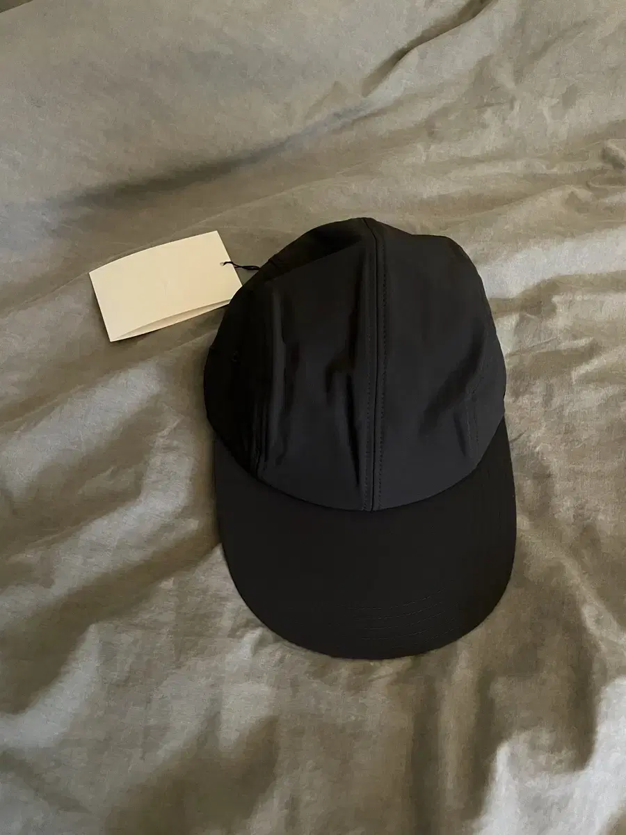 고요웨어  4 PANEL ESSENTIAL CAP (DARK GREY)