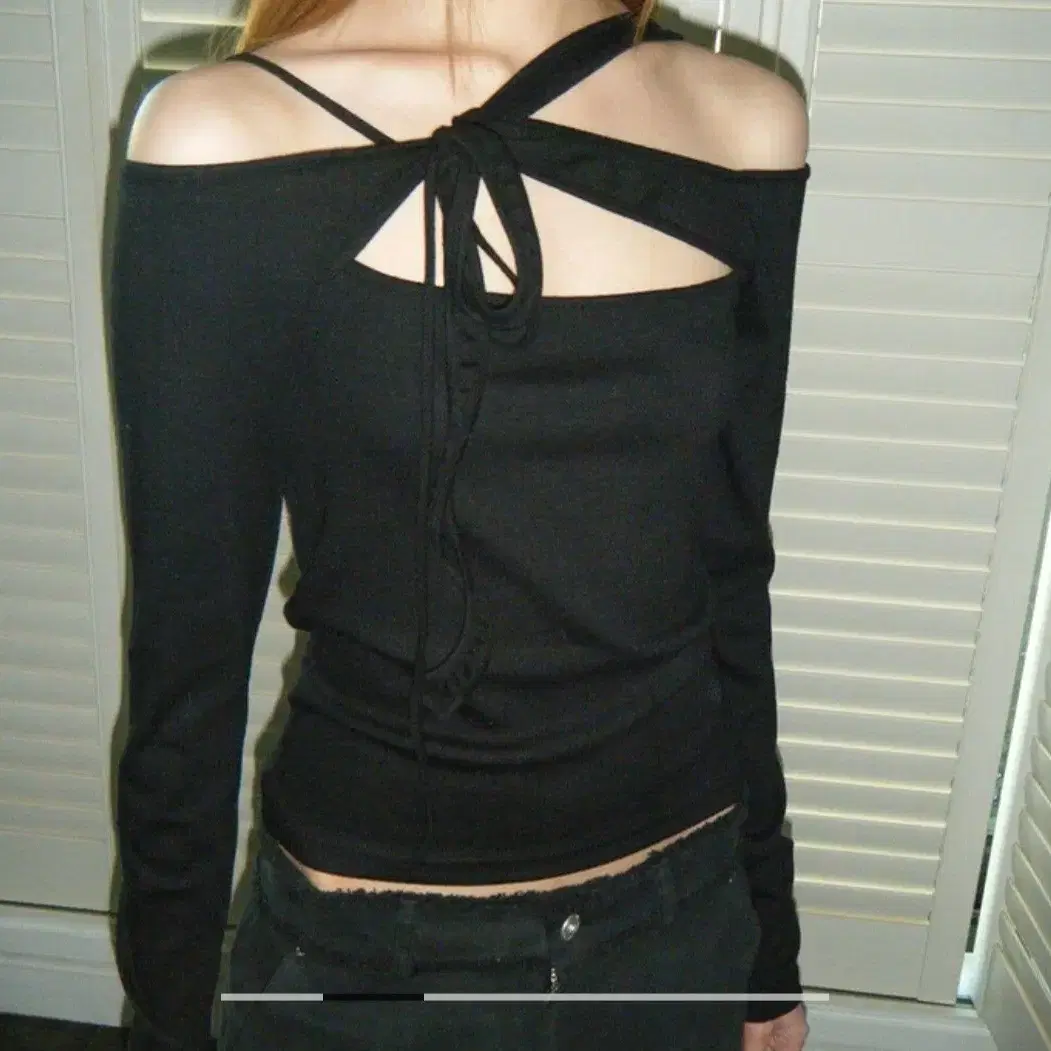 [새상품] 세릭 TANGLE STRAP TOP