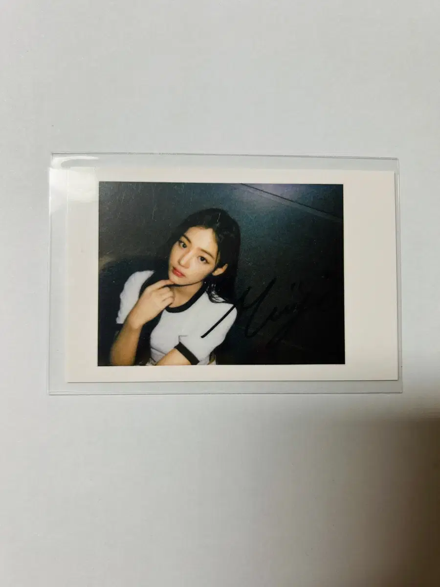 New Jeans minji photocard yizhiyu 1st unreleased photocard pre-order benefit Getup