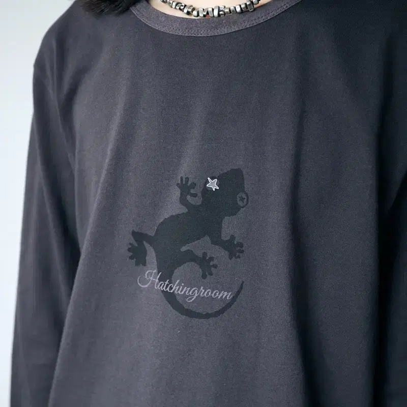 해칭룸 - Lizard Ringer Tee Charcoal