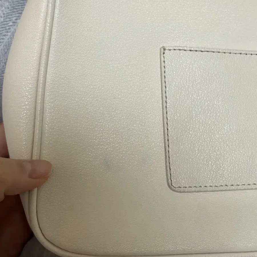 르아보네  Liv bag cloud white 판매  !