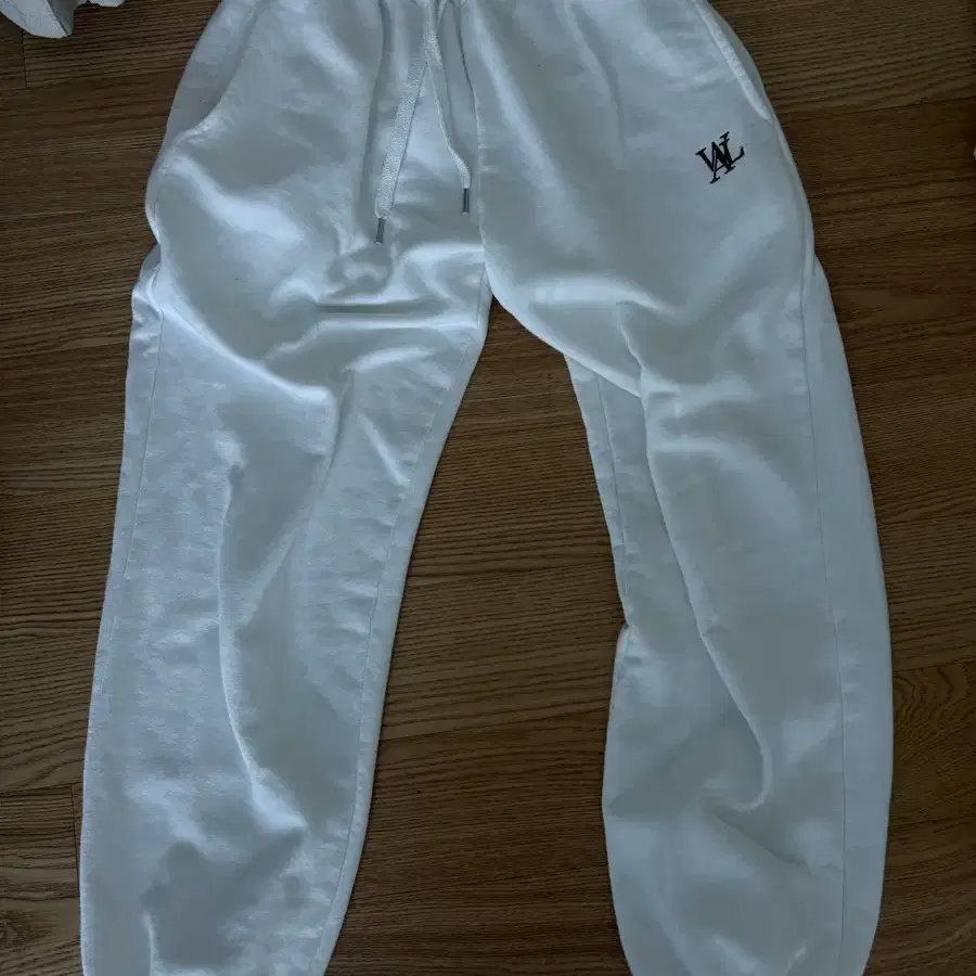 우알롱 Signature jogger pants - White