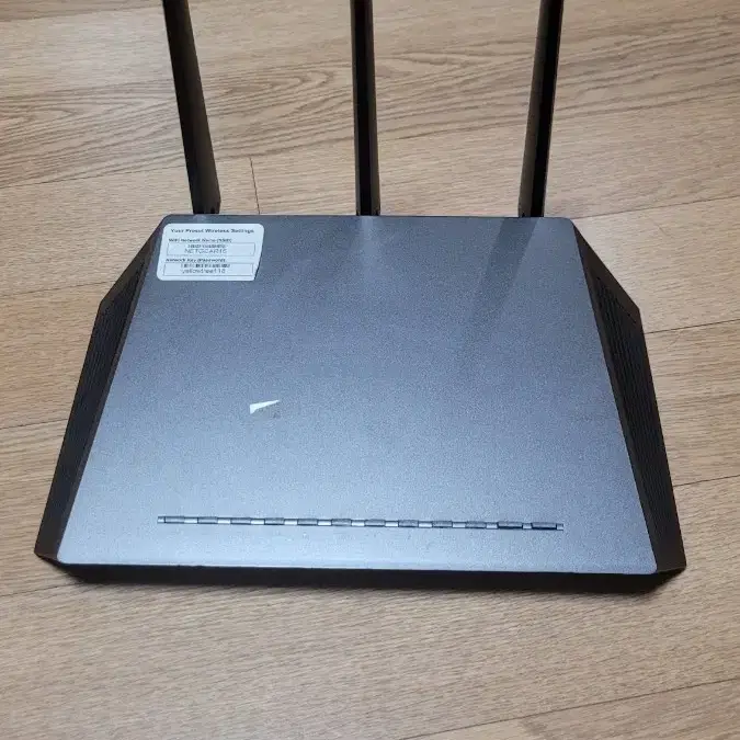 넷기어 공유기 Netgear R6700 AC1750 팝니다.