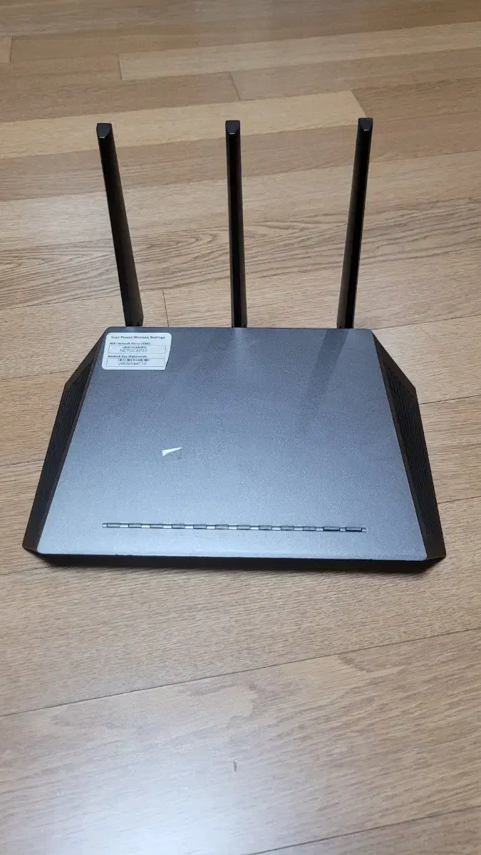 넷기어 공유기 Netgear R6700 AC1750 팝니다.