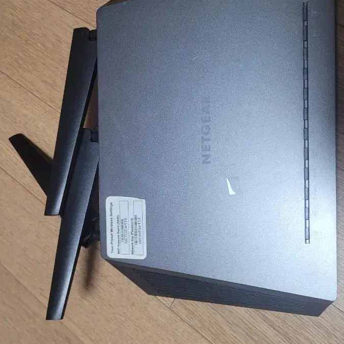 넷기어 공유기 Netgear R6700 AC1750 팝니다.