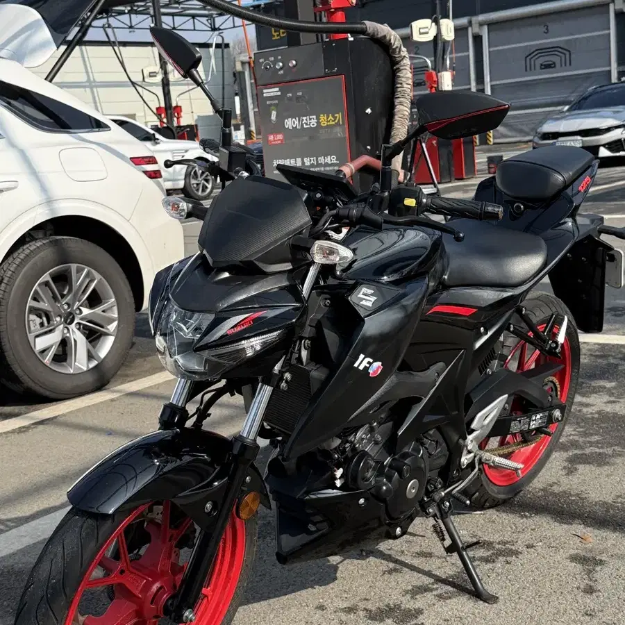 19년식 gsx s 125 abs 블랙 레드 색상 판매합니다