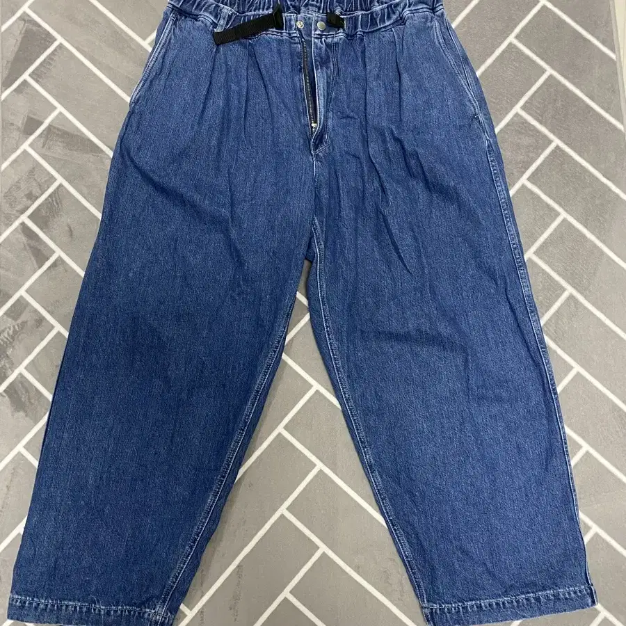 beams wide belt jeans