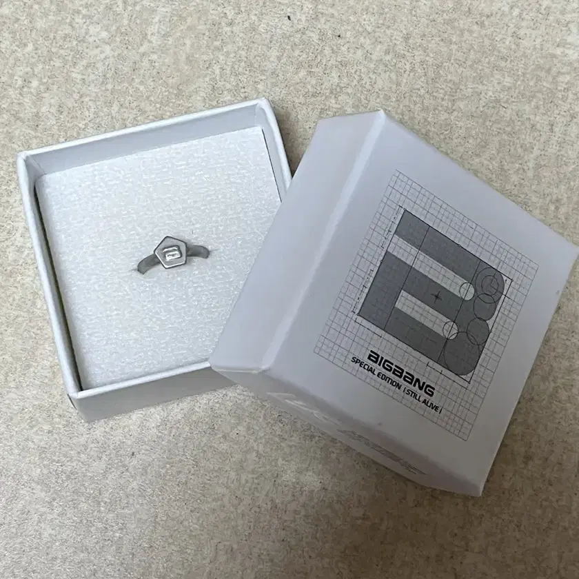 BIGBANG TOP フォトカード ファーチャーム プレイボタン リング BIGBANG TOP フォトカード ファーチャーム プレイボタン リング