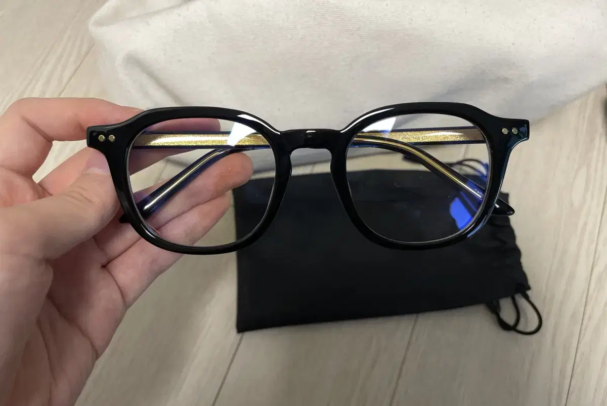 I'm selling new glasses