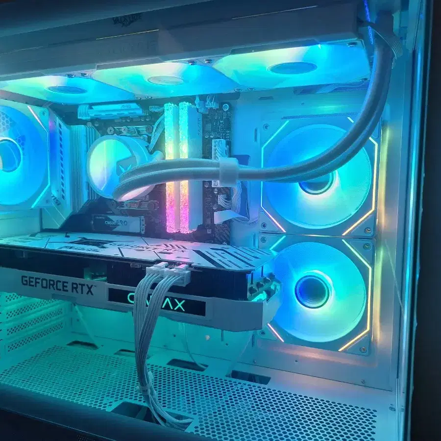 라이젠 5700x3d + 3070ti 화이트 컴퓨터 팝니다