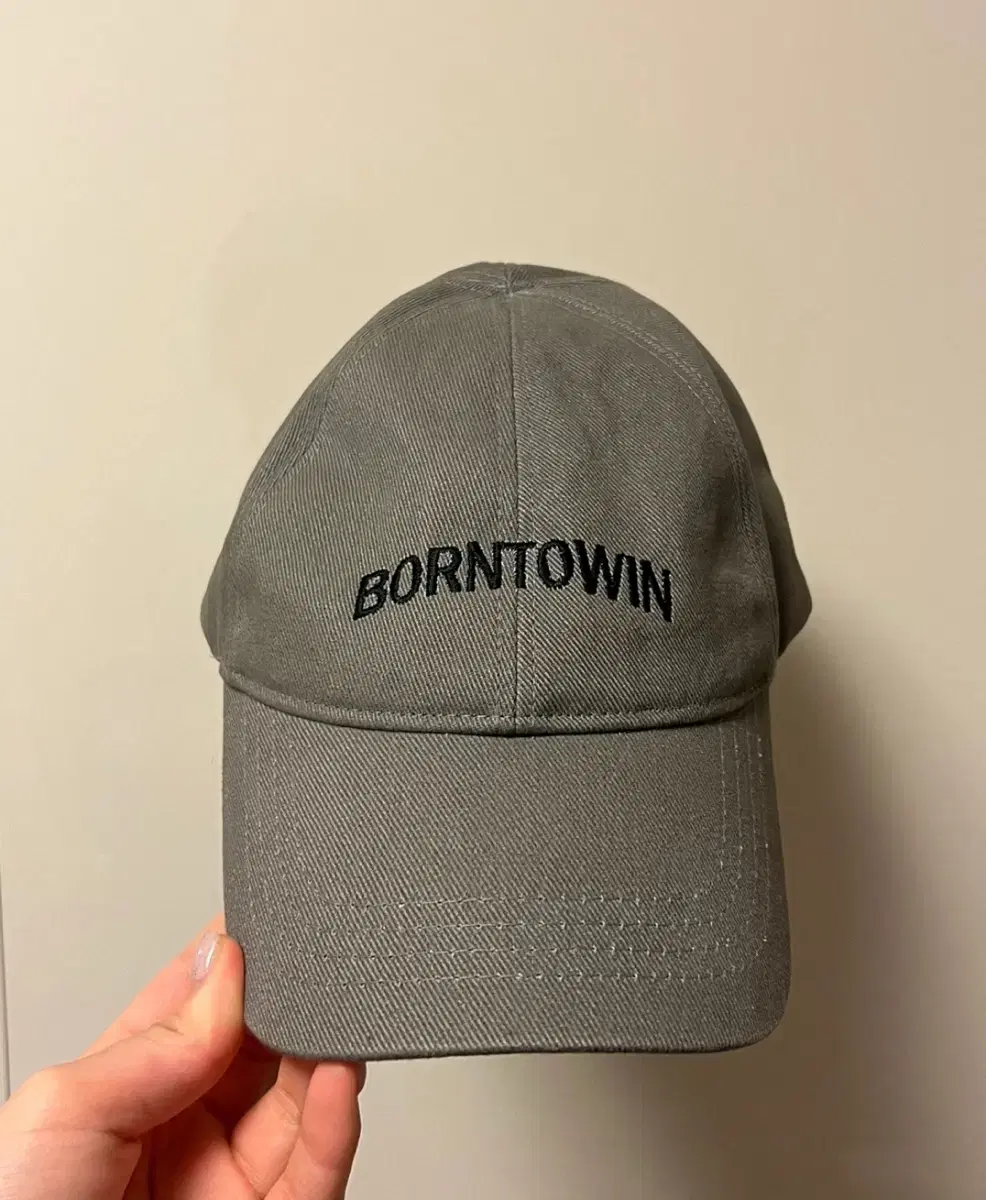 BORNTOWIN 볼캡 모자