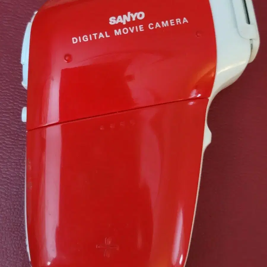 sanyo xacti cg9 red/pink