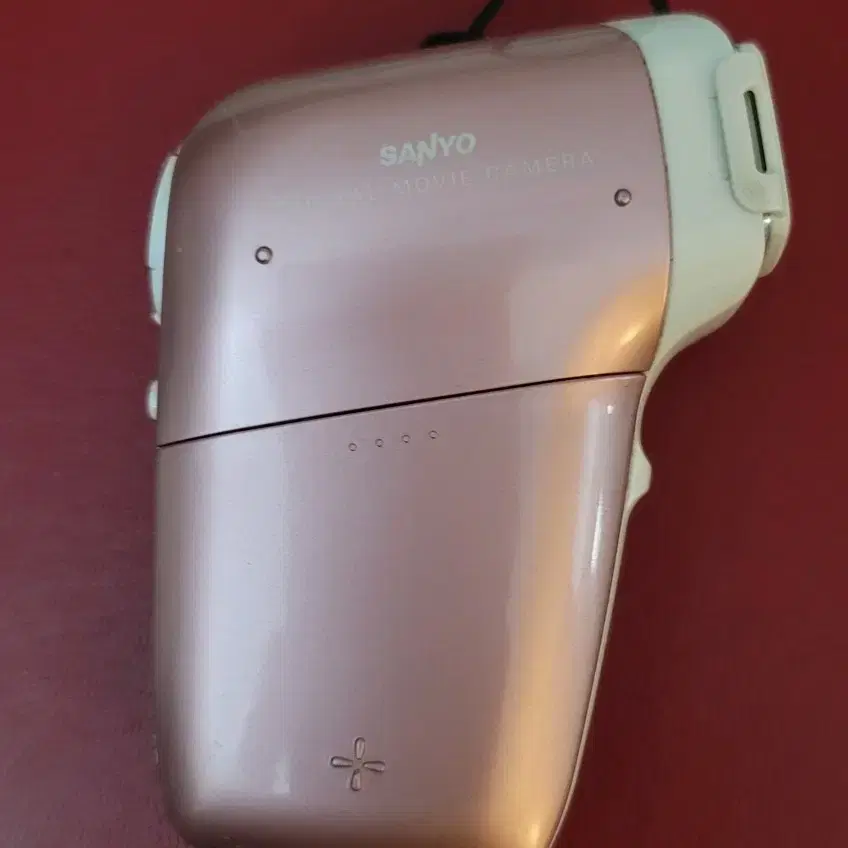 sanyo xacti cg9 red/pink