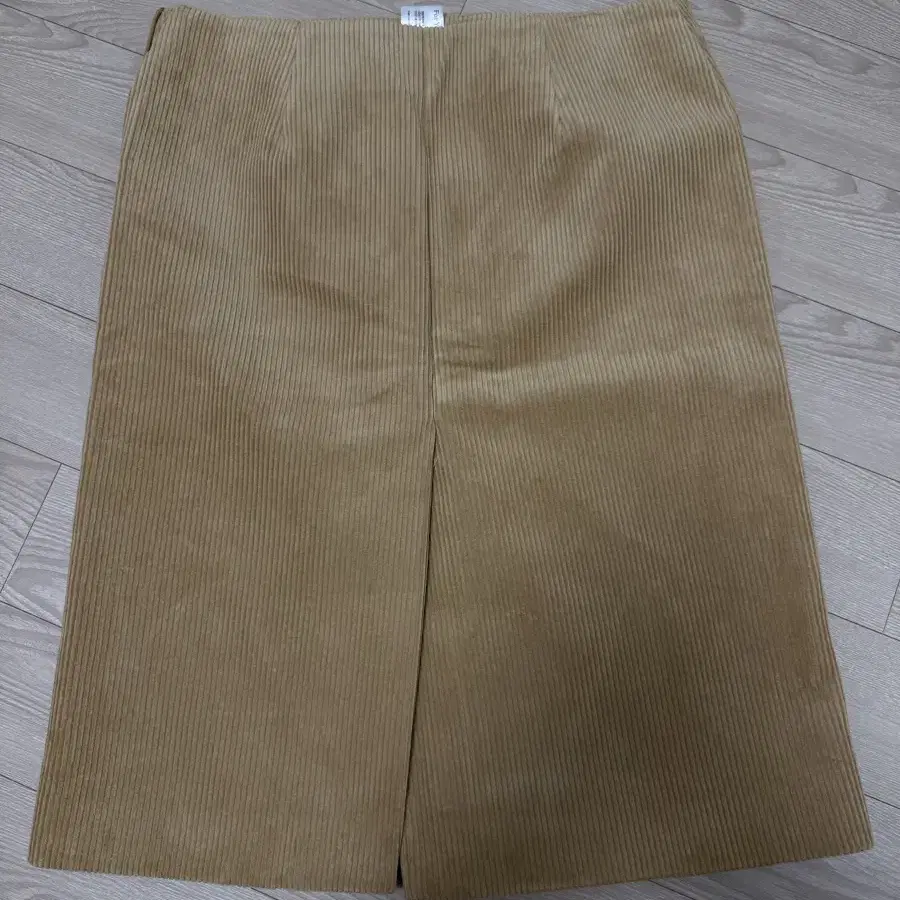 포유온 Nia Corduroy Midi Skirt