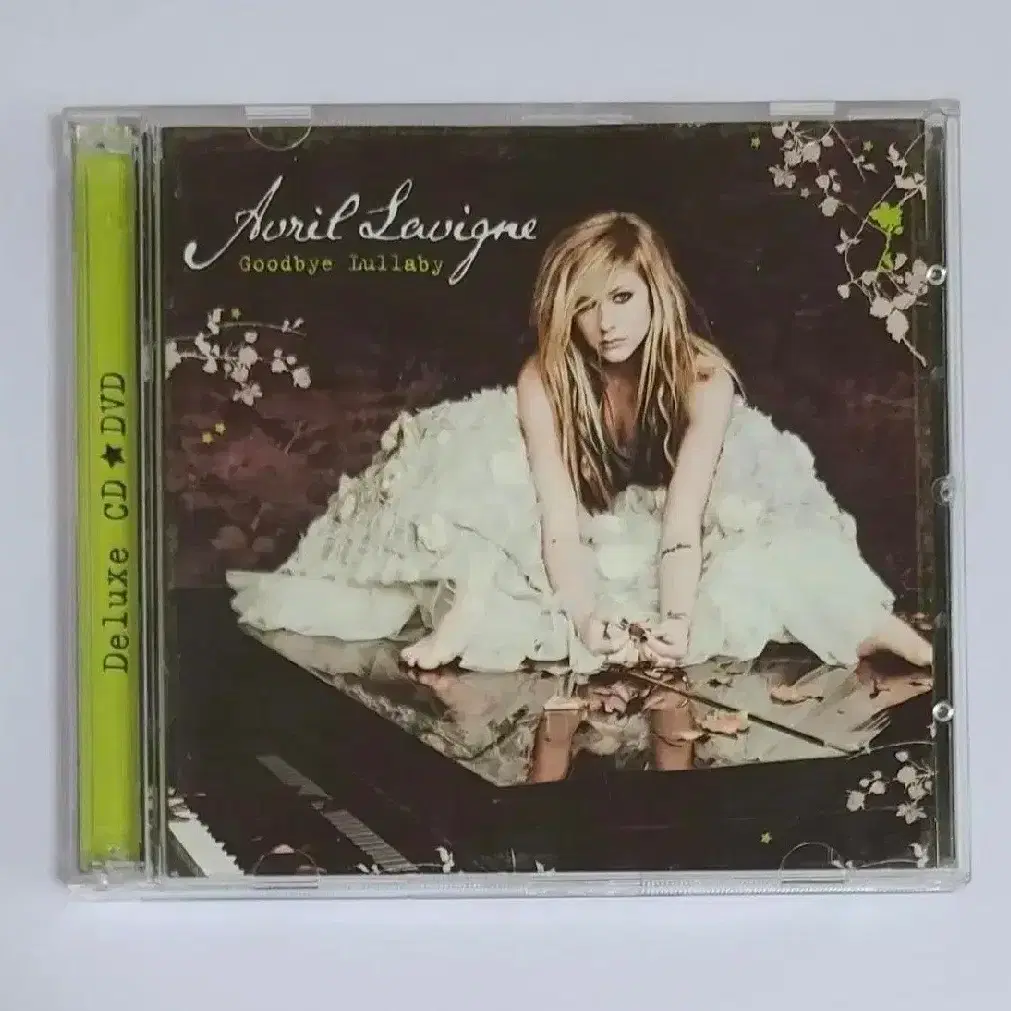 에이브릴 라빈 Goodbye Lullaby CD+DVD 디럭스 앨범 시디