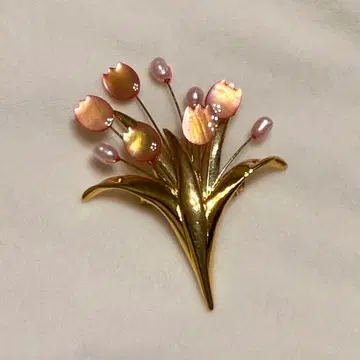 담수 진주 연못 나비 조개 브로치 튤립